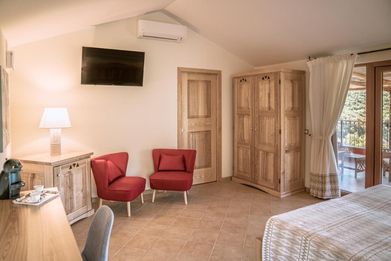 Hotel Aldiola Country Resort Sant'Antonio di Gallura Exterior photo