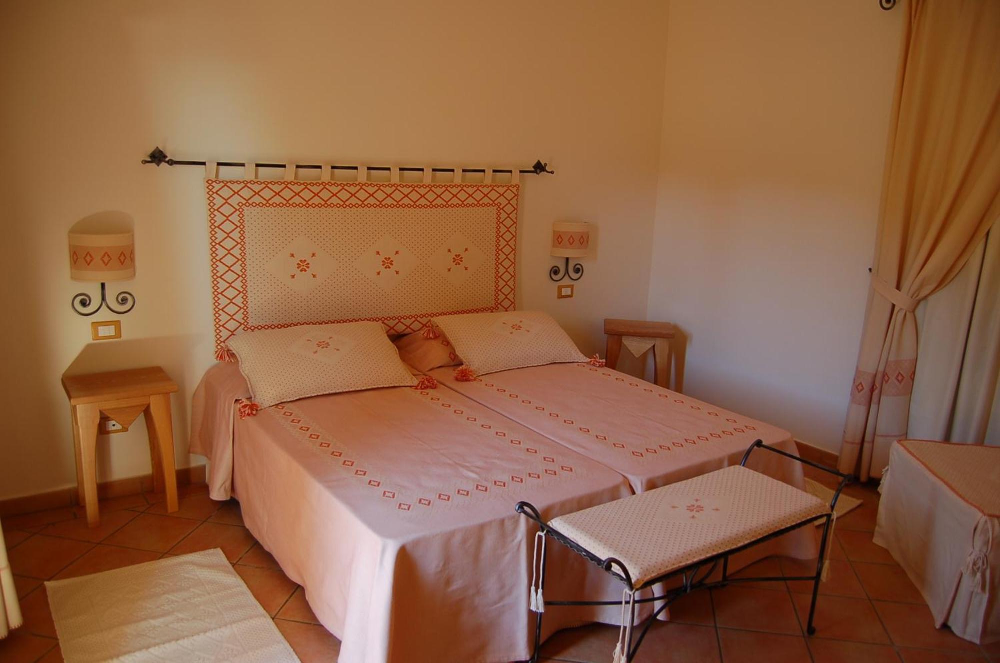 Hotel Aldiola Country Resort Sant'Antonio di Gallura Exterior photo