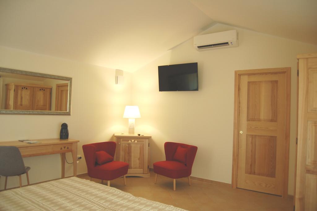 Hotel Aldiola Country Resort Sant'Antonio di Gallura Exterior photo
