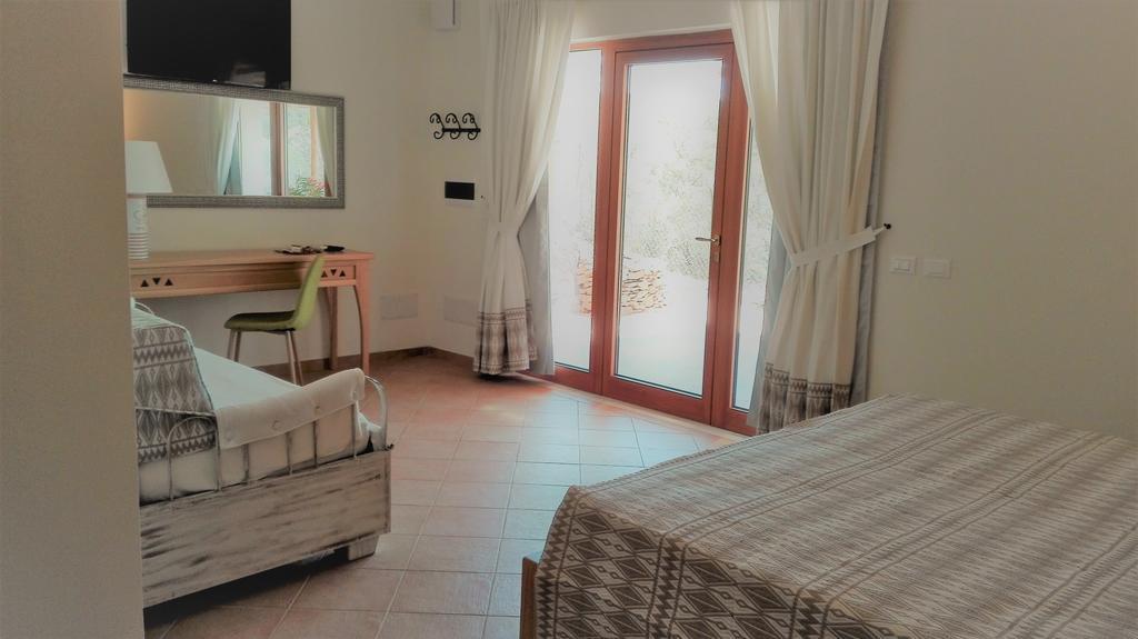 Hotel Aldiola Country Resort Sant'Antonio di Gallura Exterior photo